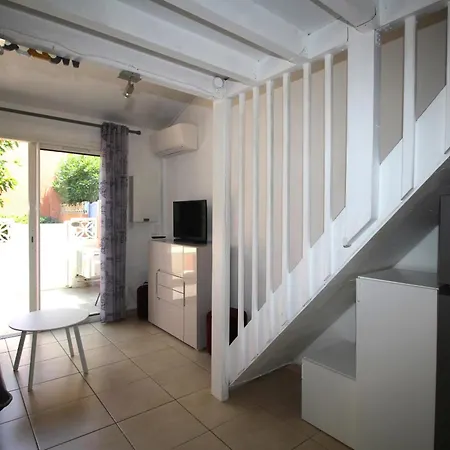Coraux - Maisonnette 4 Pers Avec Piscine Et Parking